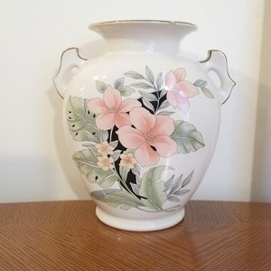 Vintage Japanese vase 6 1/2" tall